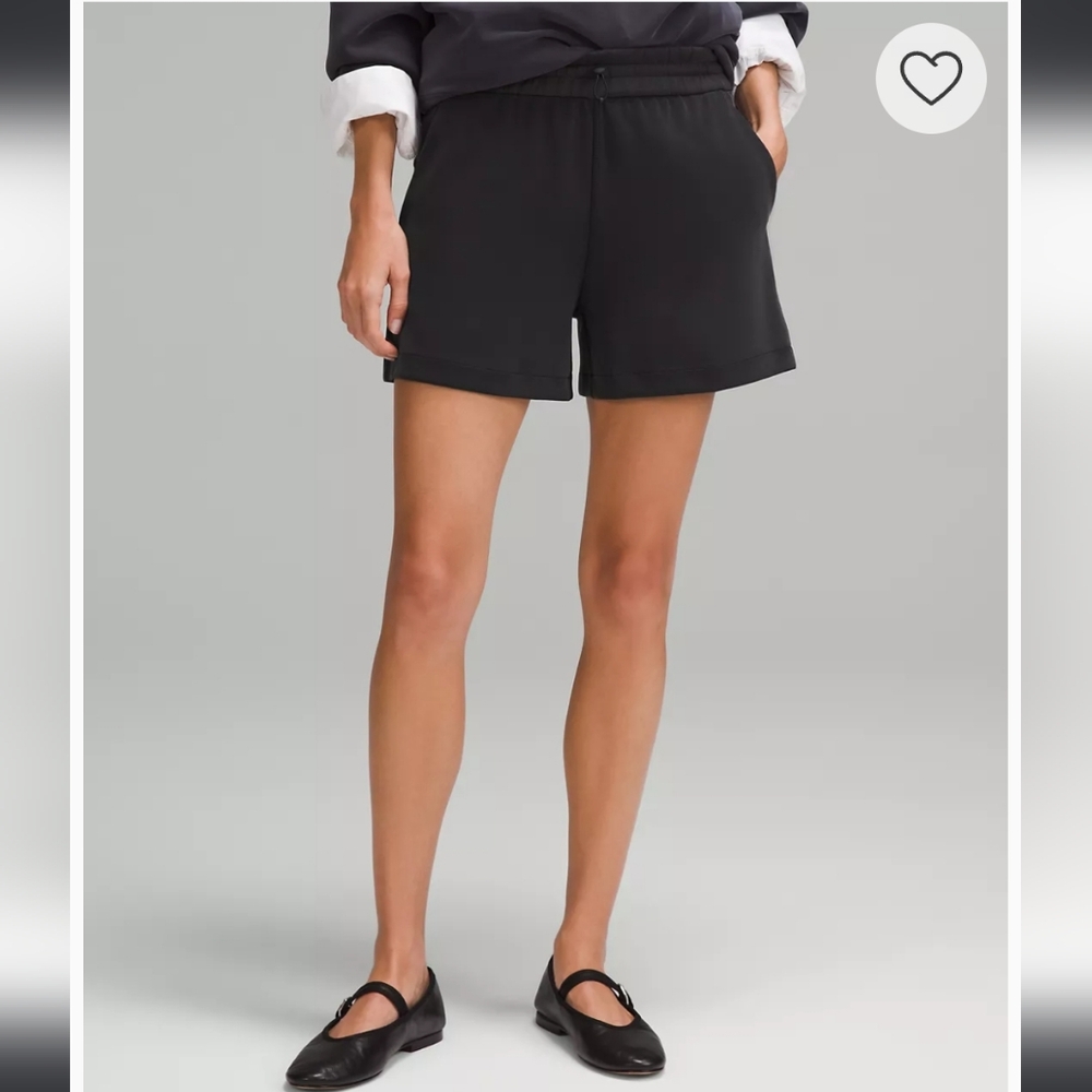 NWT lululemon Softstreme High-Rise Short 4" Black, Size 4